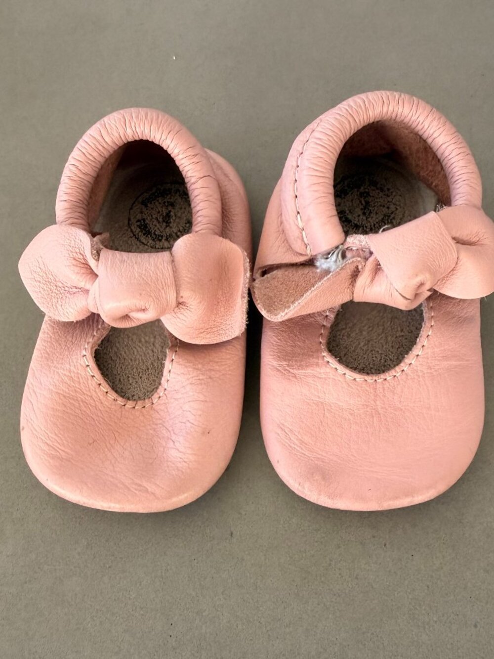 Freshly Picked Girls Pink Leather Bow Slip-On Shoes Size 4